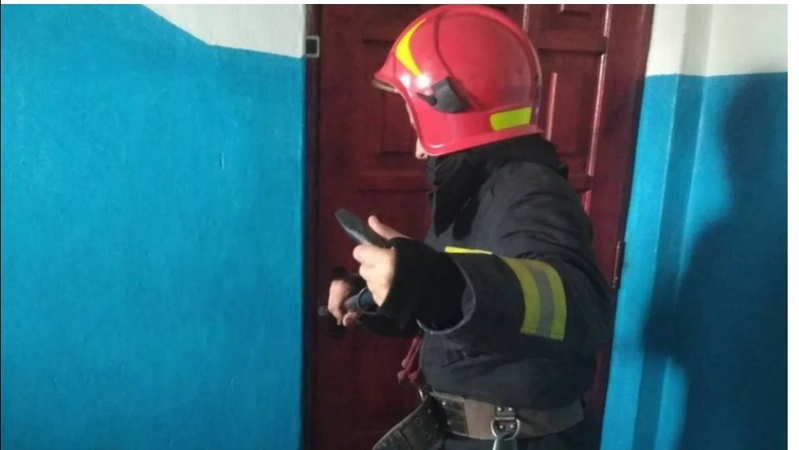 Зачинена квартира:волинські рятувальники  виявили тіло