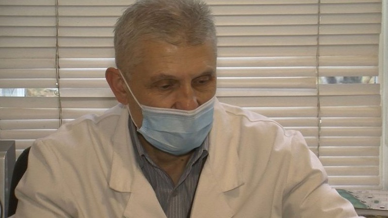 Волинський медик першим отримав бустерну дозу вакцини