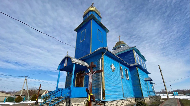 Забрав унітаз та здер ламінат