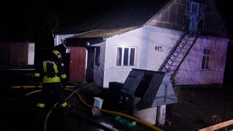 У Прилуцькому сталася пожежа: двоє людей – у лікарні. ФОТО