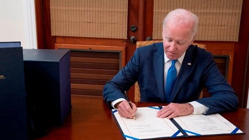 Байден підписав рекордний оборонний бюджет США з коштами для України