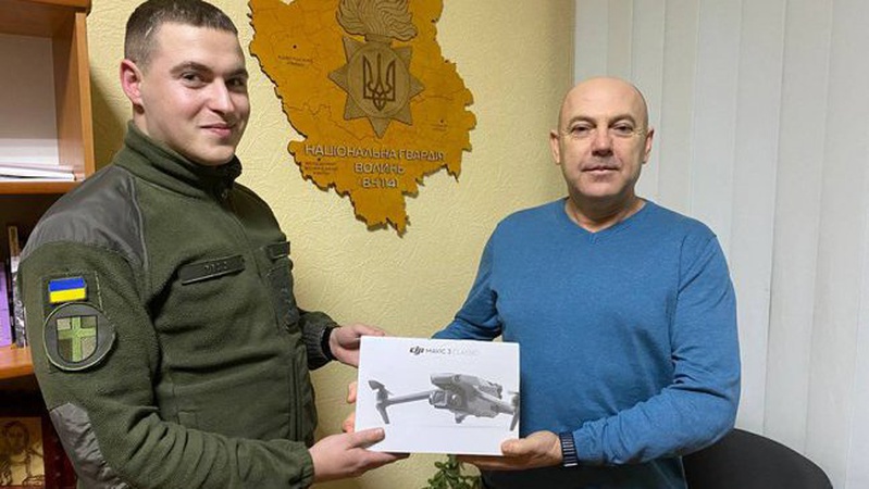 Волинські нацгвардійці отримали квадрокоптер MAVIC 3