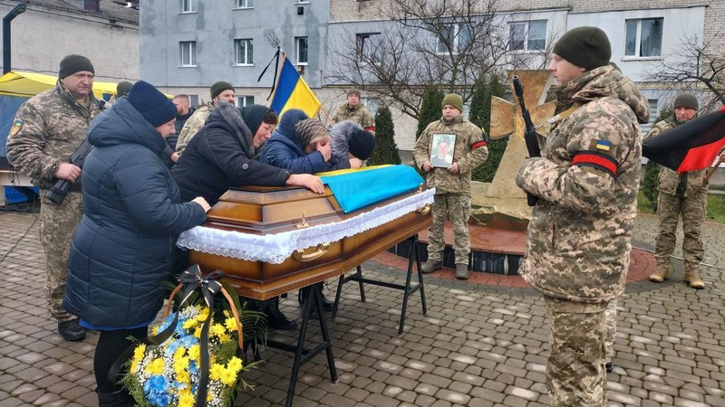 У Рожищенській громаді провели в останню земну дорогу загиблого Героя Івана Козярчука