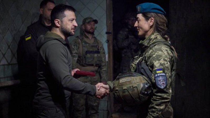 Зеленський побував на фронтовій ділянці Вугледар-Марʼїнка в Донецькій області