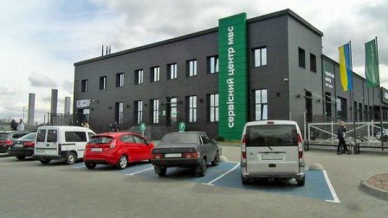 Скільки авто зареєстрували та перереєстрували на Волині за рік