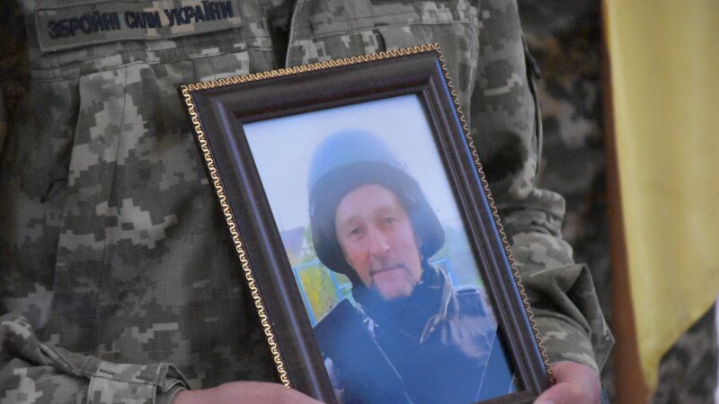 У Луцьку провели в останню путь загиблого героя Віталія Степанишина