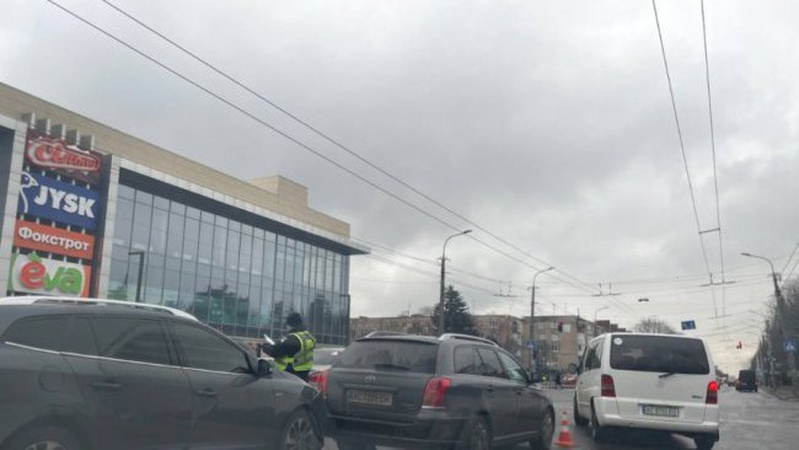 Біля луцького ТЦ трапилася аварія. ФОТО