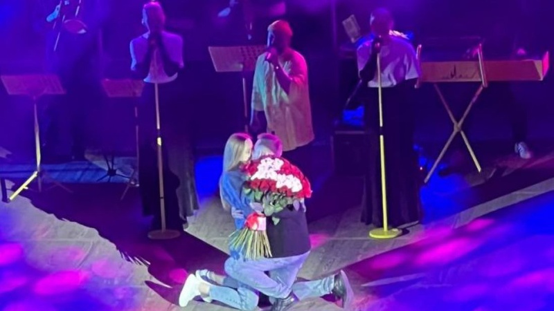 Відео дня: хлопець освідчився дівчині на концерті Монатіка у Тернополі