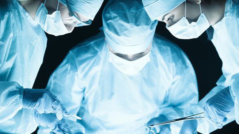 В Охматдиті прооперували дівчинку, серце якої билося назовні