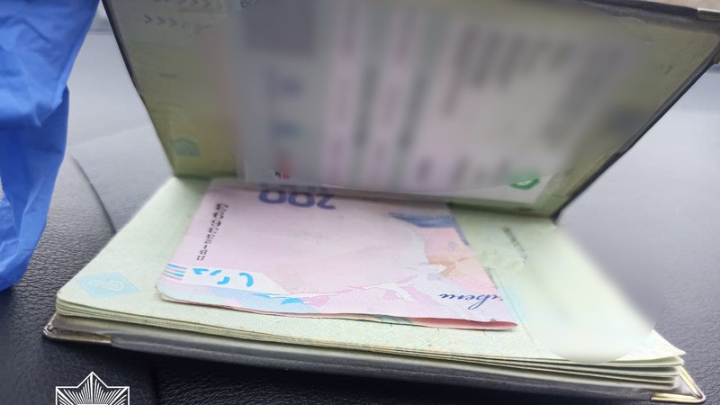 У Луцьку зупинили водія авто без права керування: його товариш вирішив відкупитися