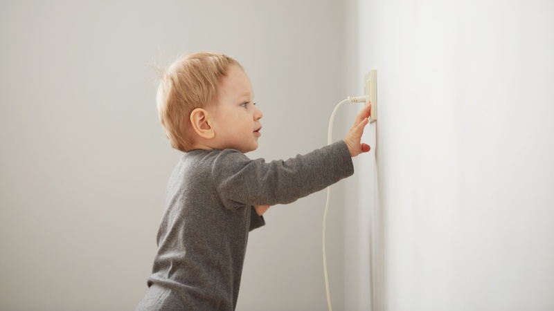 На Волині 5-річного хлопчика вдарило струмом, дитина – у лікарні