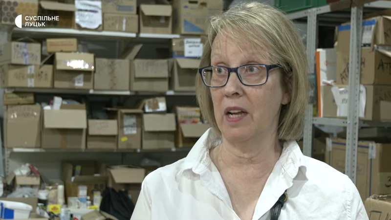 Американка купує турнікети й медикаменти та привозить їх до Луцька