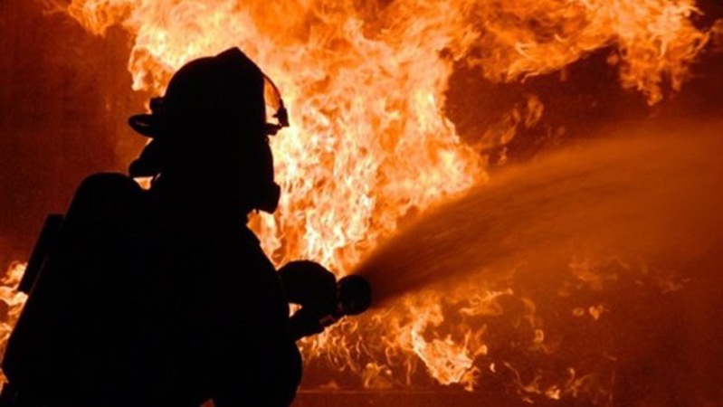 На Волині горіла дерев’яна господарська споруда