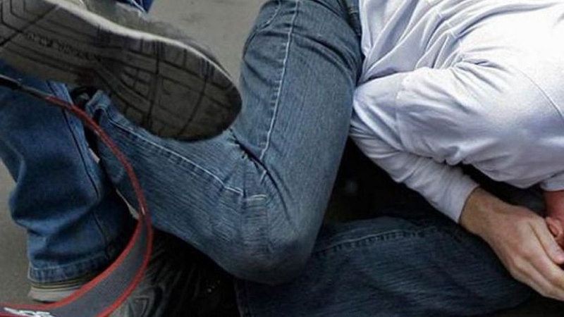 У центрі Луцька компанія молодиків побила військового