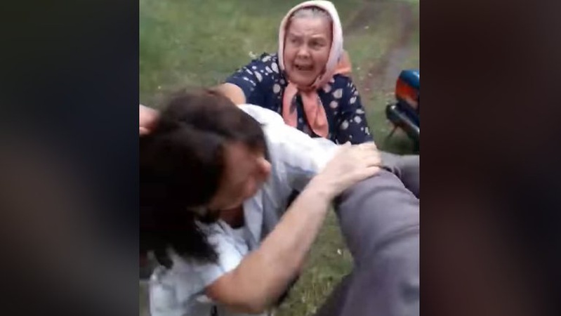 Не відпускає «русскій мір»: у Рожищенській громаді біля церкви побили волонтерку