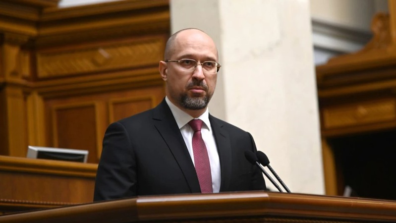 Кабмін планує скоротити кількість держслужбовців на 10% – прем’єр