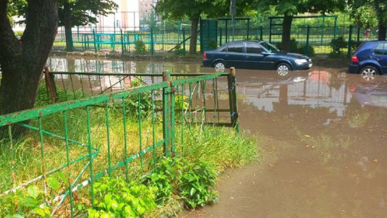 Через негоду у Луцьку затопило кілька вулиць