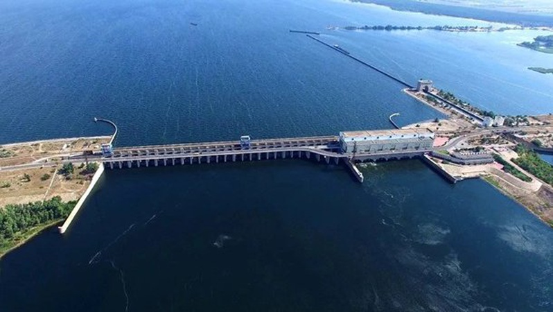 ЗСУ знову вдарили по Каховському мосту. ВІДЕО