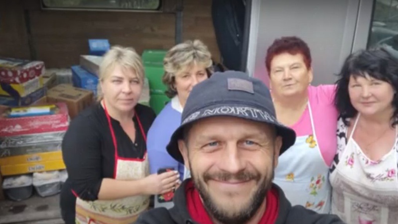 Щотижня ми відправляємо по три, по чотири машини харчів на фронт, — Інна Галяс