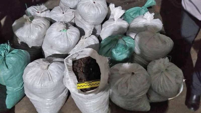 На Рівненщині в авто виявили 19 мішків з 355 кілограмами бурштину