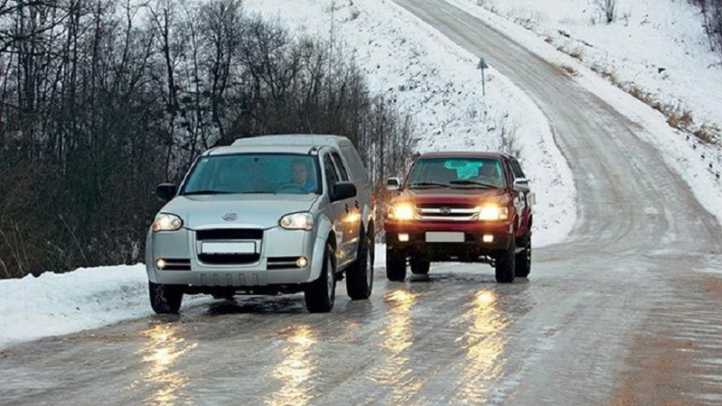 Як не потрапити в ДТП у ожеледицю: поради професійних гонщиків