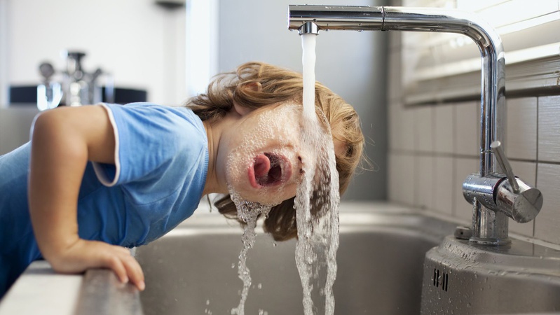 Волинянам розказали, наскільки безпечно пити воду з крана