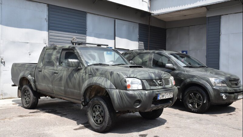 З Луцька на фронт поїдуть ще два позашляховики