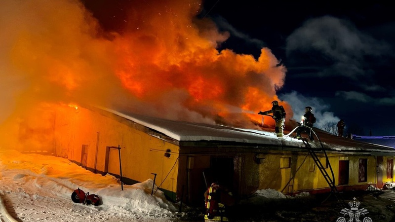 У російському Мурманську горіла база постачання