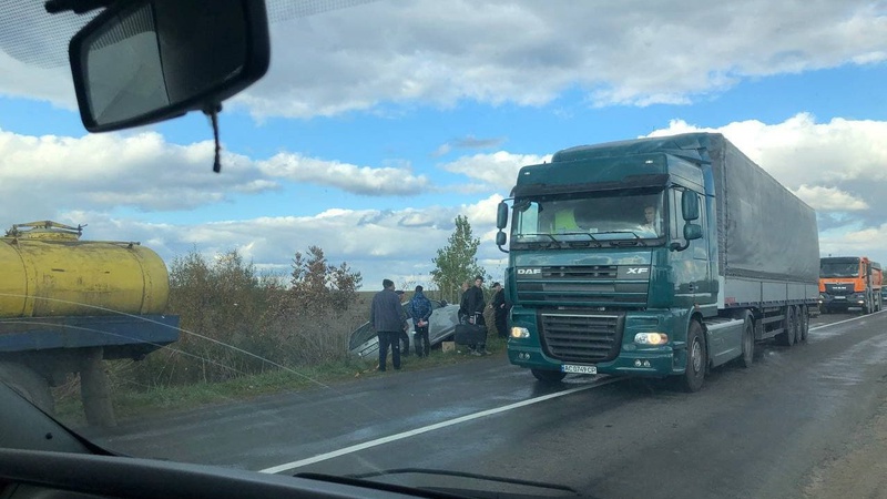 ДТП на Волині: авто злетіло у кювет