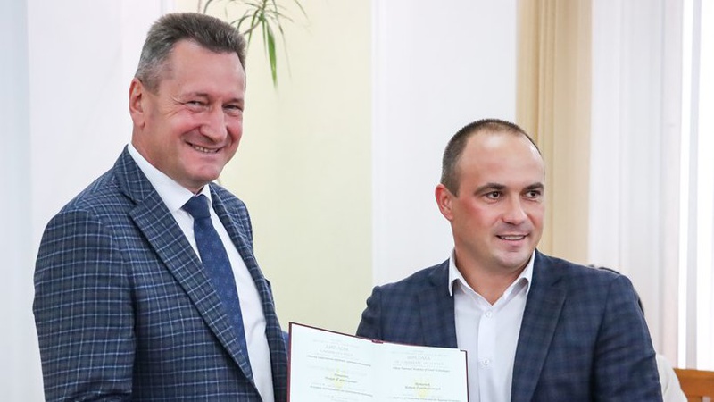 У ВНУ вручили дипломи трьом новоспеченим кандидатам наук. ФОТО