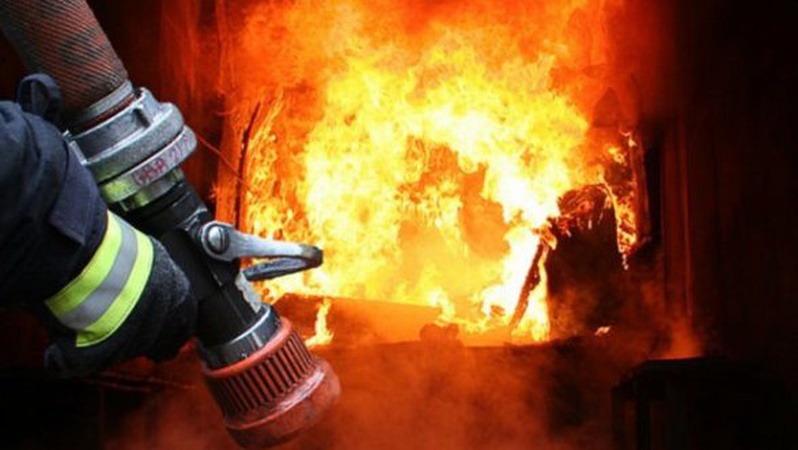 На Волині чоловік мало не згорів під час гасіння пожежі у власному будинку