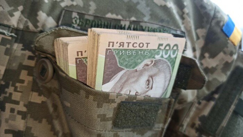 Щомісячні доплати військовим, правоохоронцям та рятувальникам: ухвалено постанову