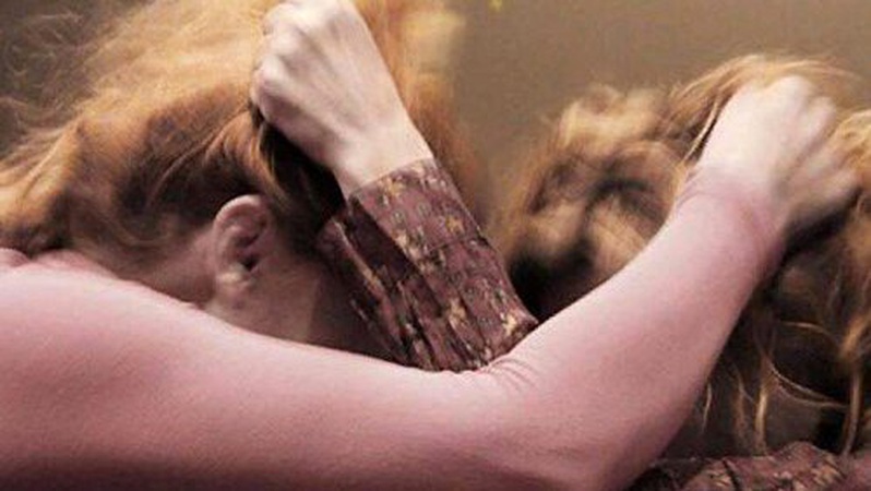 Вдарила скляною пляшкою по голові: волинянки побилися через сміття