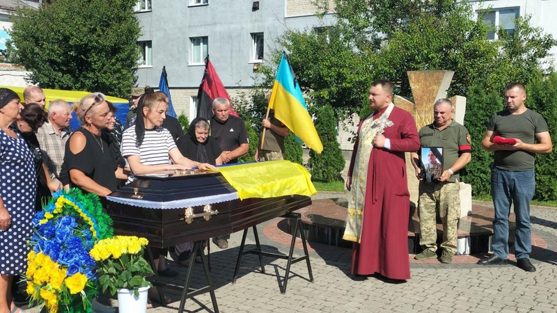 Рожищани провели в останню дорогу захисника України Юрія Куденчука