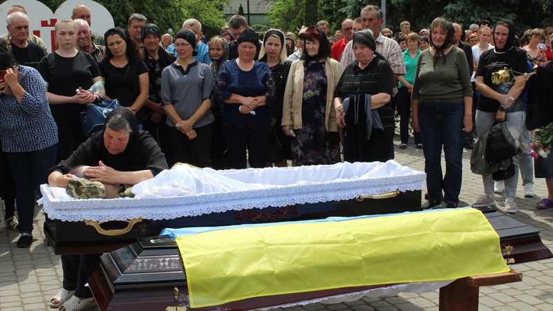 Загинув, прикривши собою побратимів: на Волині попрощалися із загиблим Героєм Миколою Жуком