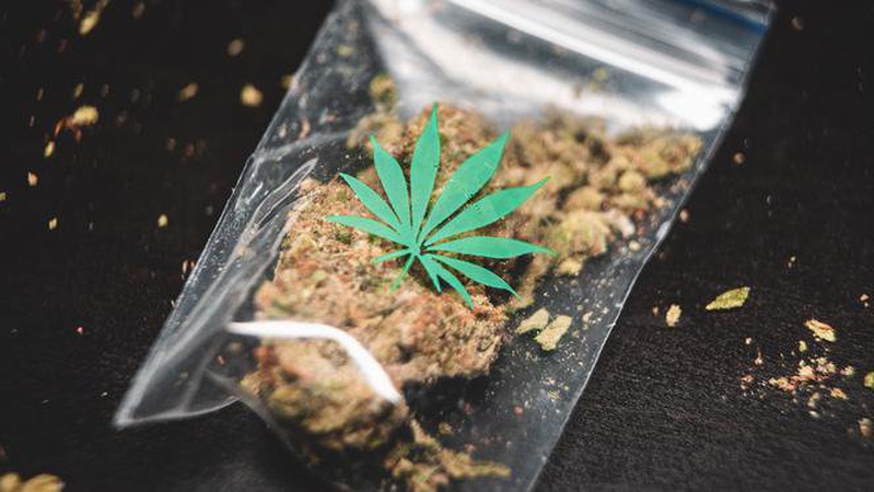 Замість паски – наркотики: у Луцьку затримали молодика з канабісом