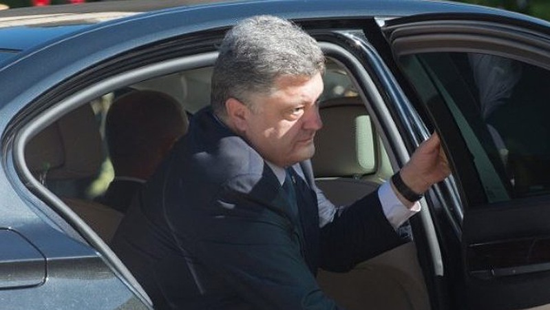 Чому Порошенка не випустили з України – джерела