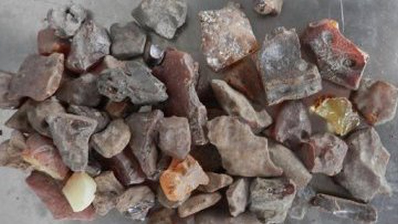 Судитимуть жителів Рівненщини, яких затримали із 108 кг бурштину на блокпосту на Волині