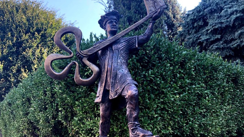 Які знаменитості вперше відвідають літературну резиденцію в Луцьку?