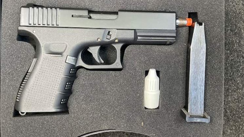 Переробляв пістолети та продавав: на Волині викрили 29-річного торговця зброєю з Рівненщини