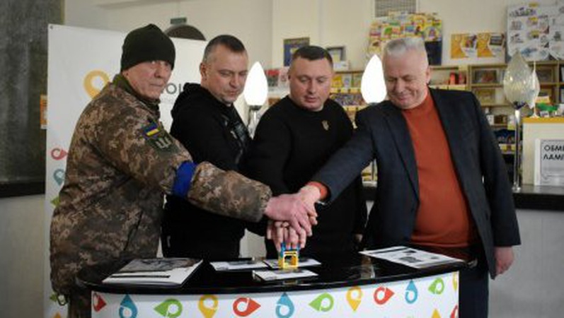 «ПТН ПНХ!»: у Луцьку погасили поштову марку з графіті Бенксі