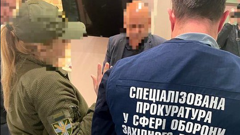 Працівницю військкомату на Волині спіймали на хабарі