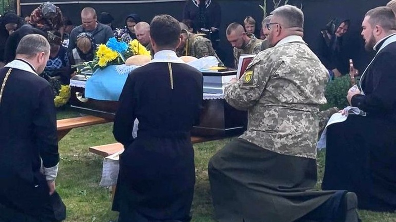 На Волині прихильники Московського Патріархату не пустили до храму труну із загиблим Героєм
