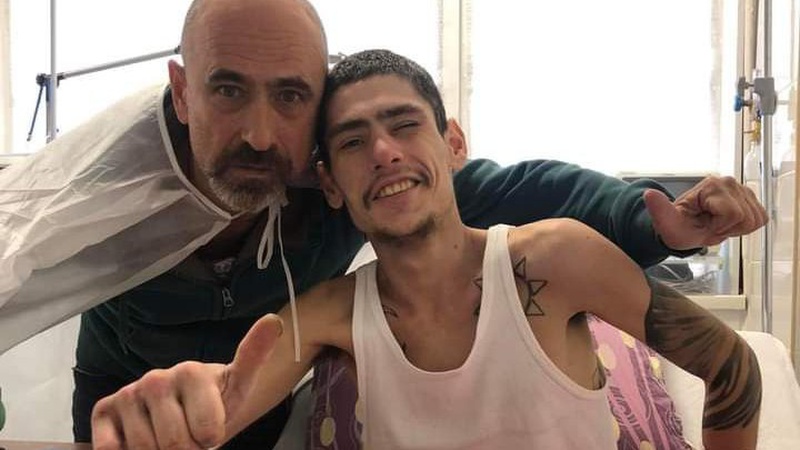 У лікарні Дніпра рятують бійця, який дивом вижив після 42 днів у підвалі без води та їжі