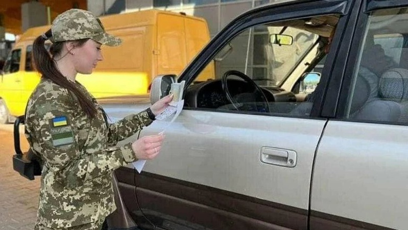 Кабмін дозволив виїзд за кордон ще одній категорії громадян