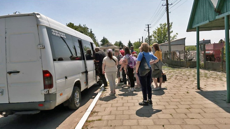 Годину-дві чекають маршрутку: у дачників поблизу Луцька – проблема з доїздом. ВІДЕО