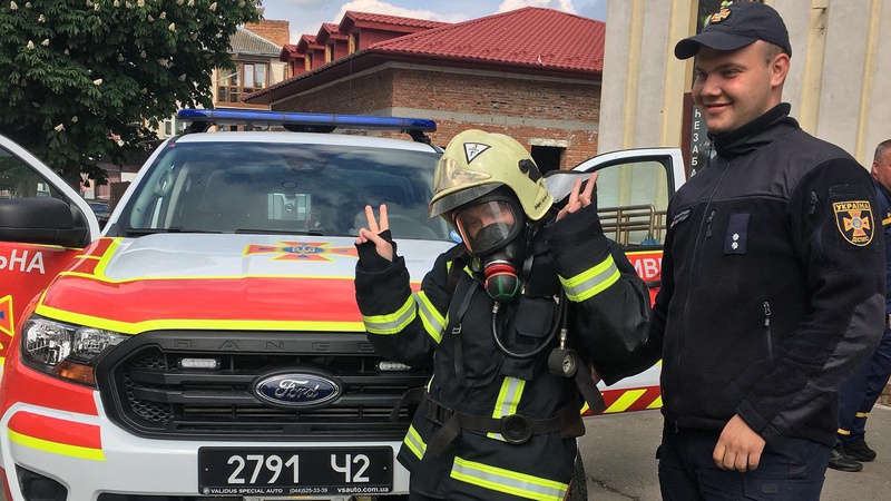 На Волині рятувальники демонстрували техніку і збирали кошти на лікування доньки колеги