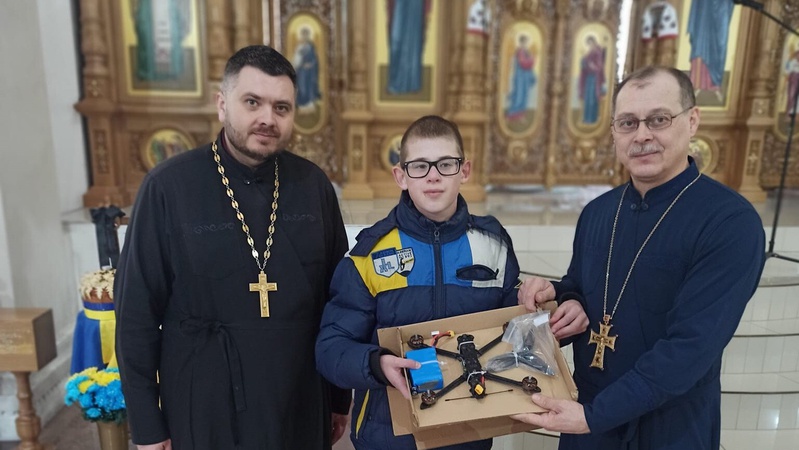 Семикласник з Ковеля за власні гроші придбав дрон для військових