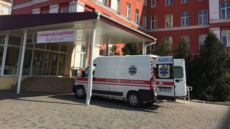 Кома після утоплення: півторарічний малюк з Волині мало не втопився в ставку біля хати