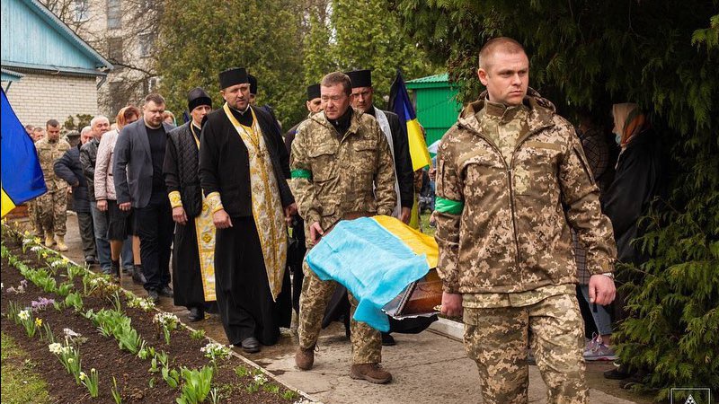 Плакало небо та люди: волиняни провели в останню дорогу загиблого Героя